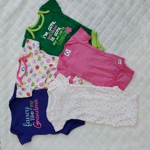 Pack of 5 newborn onsies